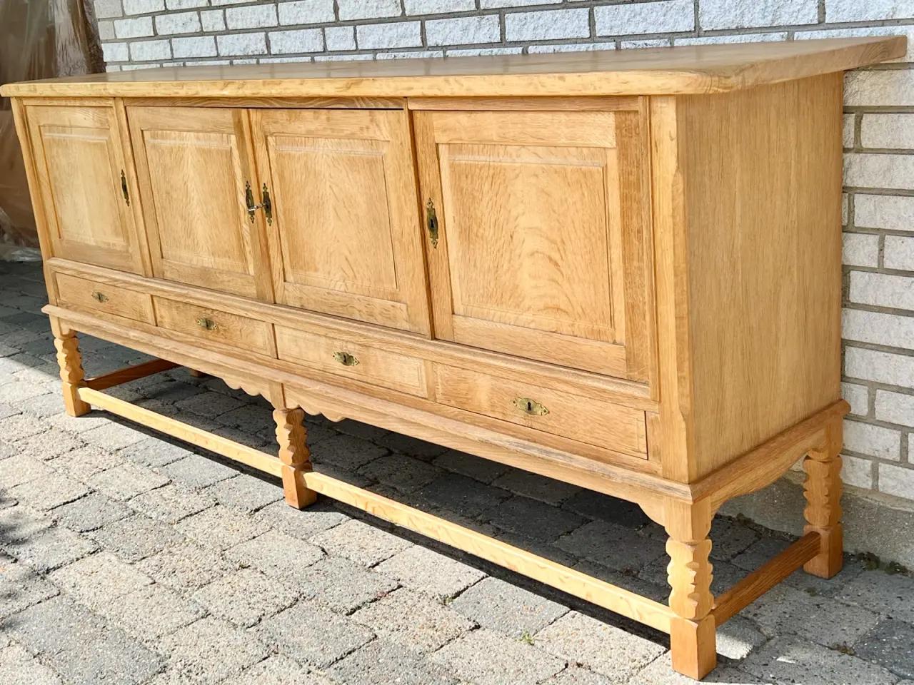 Billede 4 - Lav skænk i eg – designklassiker af H. Kjærnulf