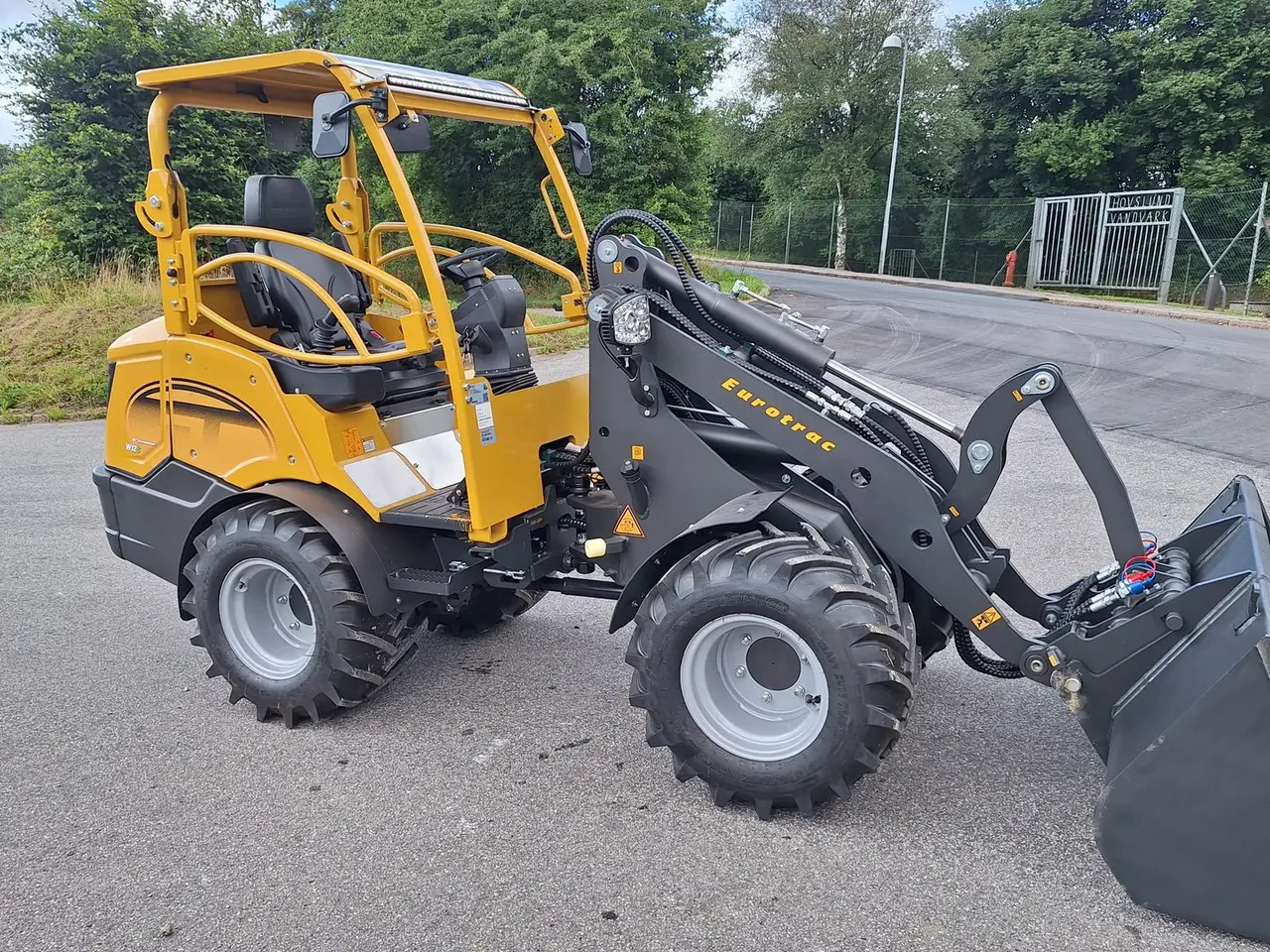 Billede 2 - Eurotrac W12S mellem tårn