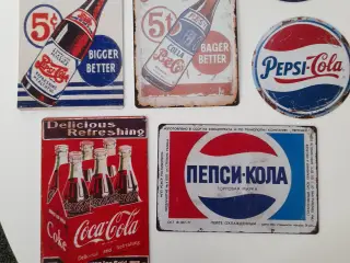 Pepsi og coca cola skilte i metal