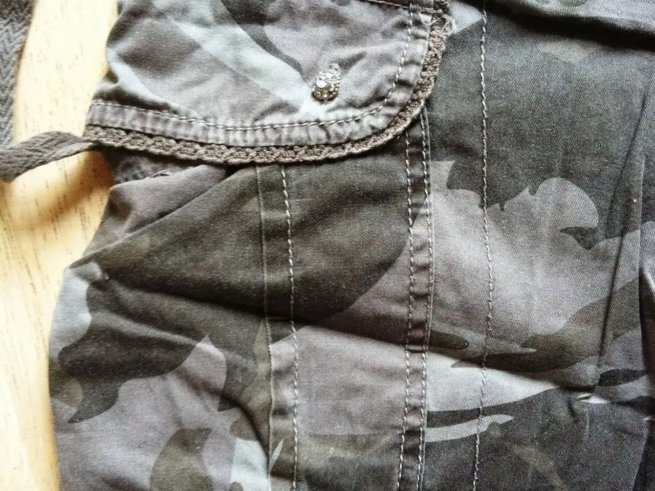 Billede 5 - Bukser, camouflager farve,Str: S, 60 kr