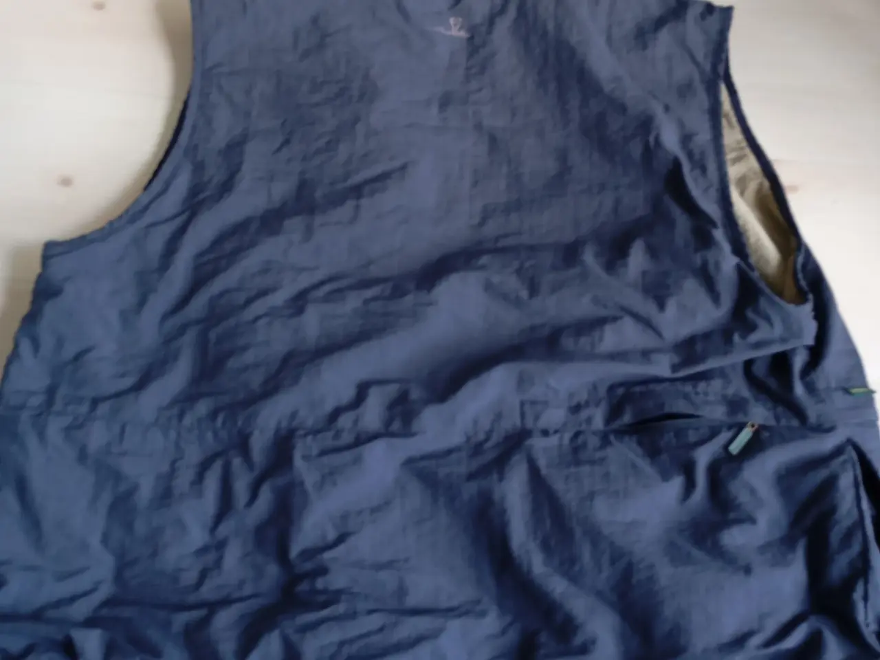 Billede 2 - Vest med mange lommer. BackTee
