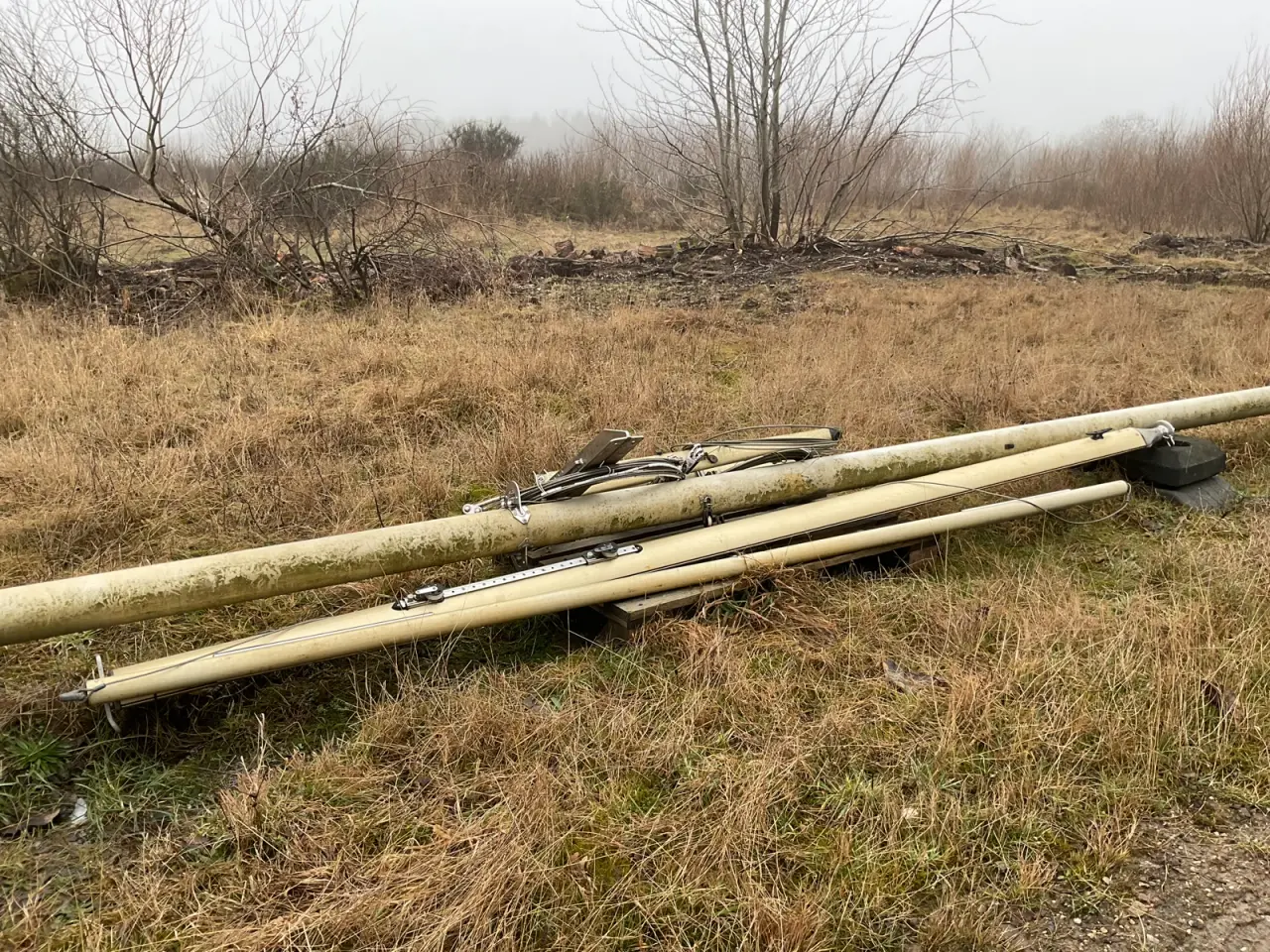 Billede 1 - 12m mast med rig og fod fra GD28