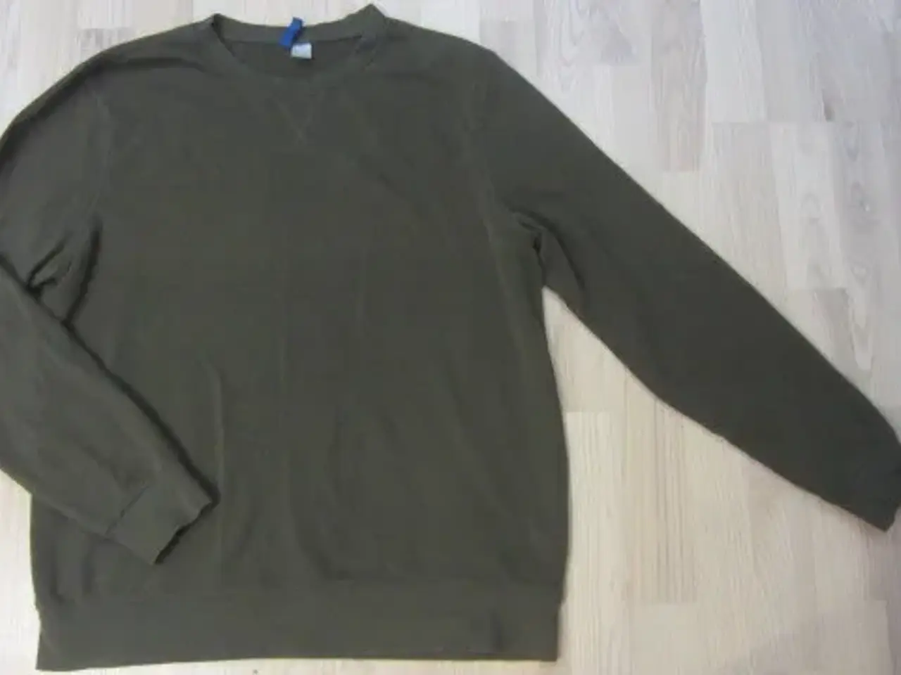 Billede 1 - Str. L, armygrøn sweatshirt