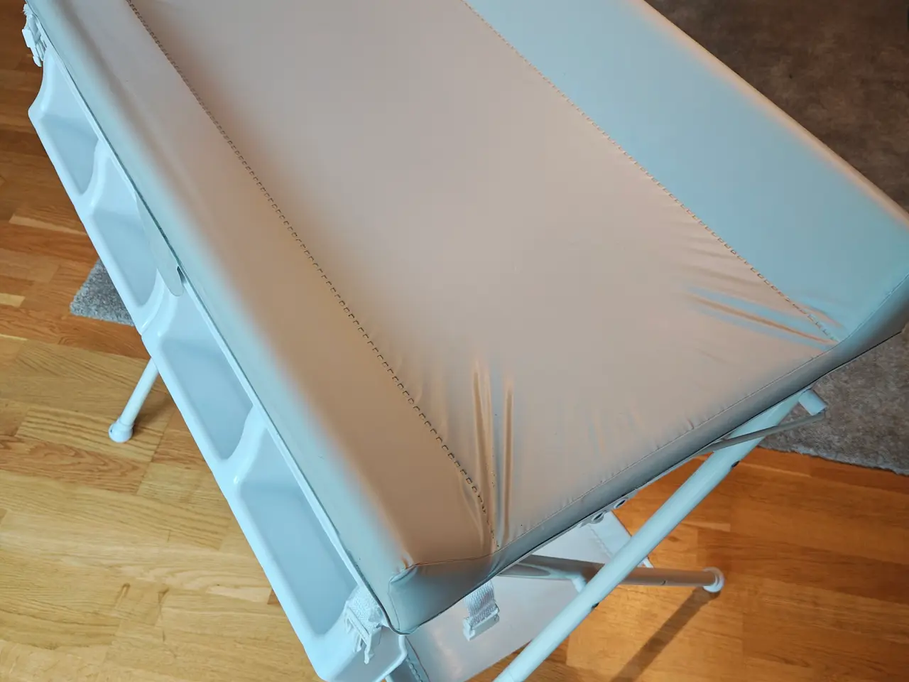 Billede 3 - Puslebord med badekar, hvid