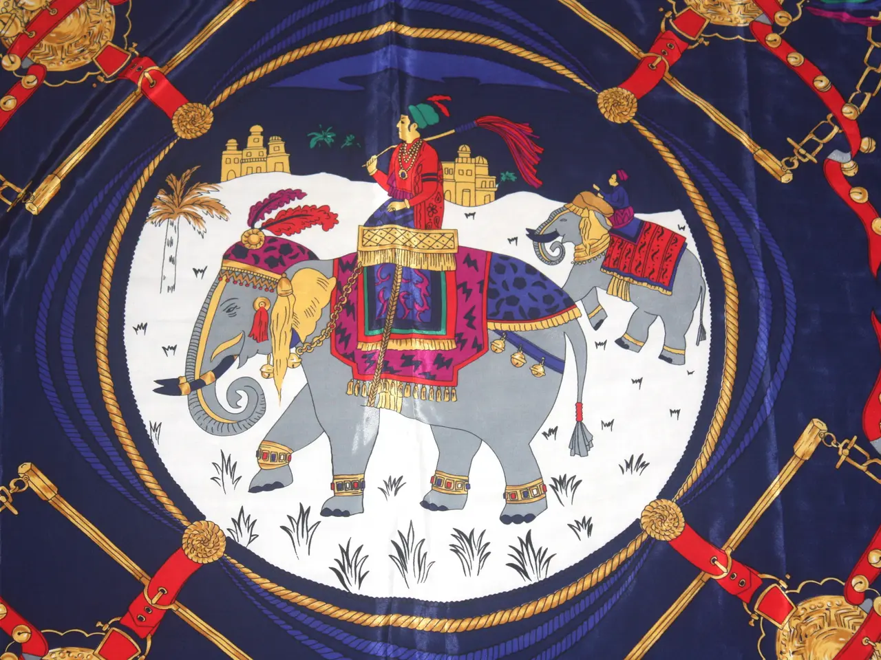 Billede 5 - Tørklæde med indisk elefant 90 cm x 83 cm