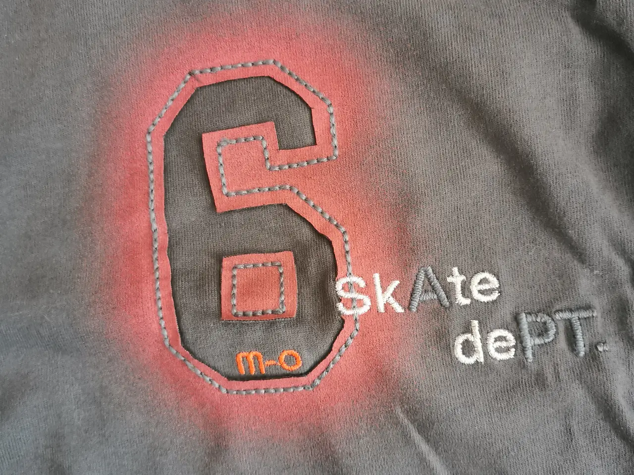 Billede 2 - T-shirt med aftagelige ærmer.