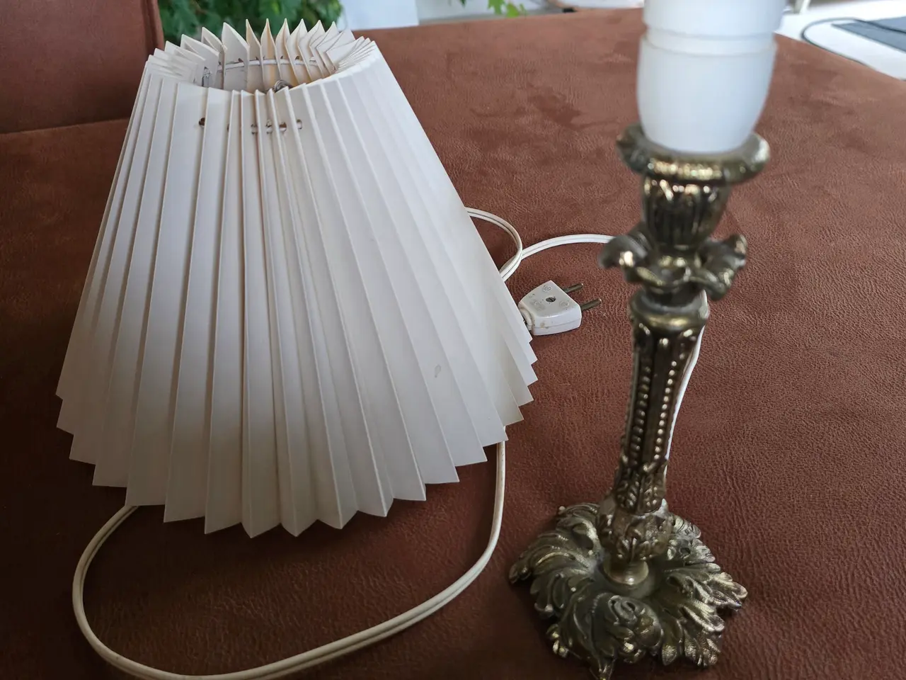 Billede 3 - Smuk vintage bordlampe i messing med klassisk plis