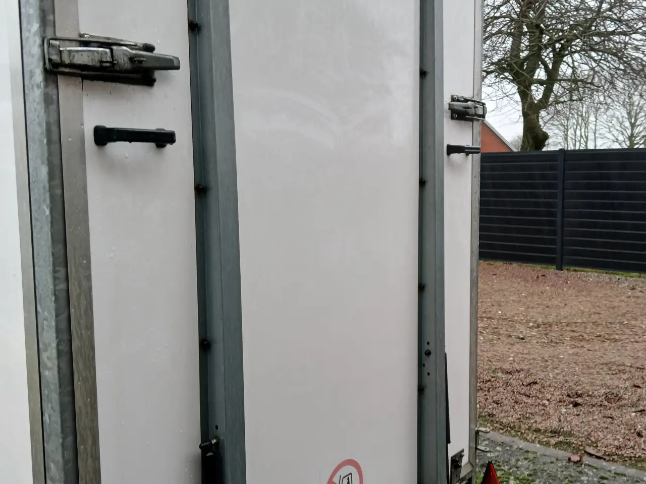 Billede 3 - Leje af 1300 Kg Flyttetrailer 11 Kbm med rampe
