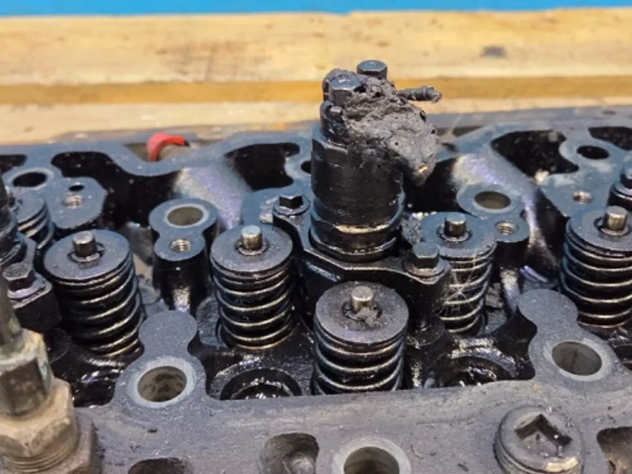 Billede 9 - Case 821E Cylinderhoved 2831279