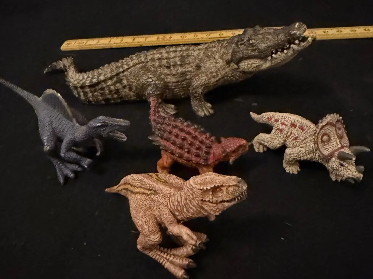 Billede 1 - Krokodille + 5 små dinosaurfigurer