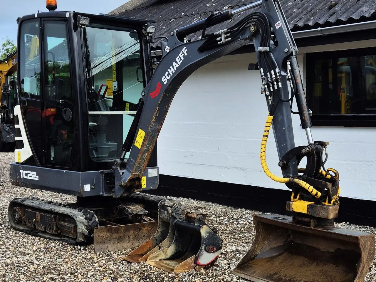 Billede 2 - Schaeff TC22.2 / Engcon rotortilt / pænt timetal / skovlpakke