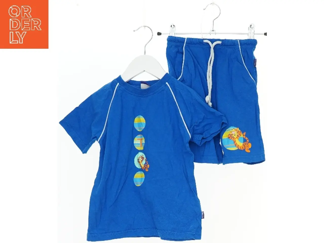Billede 1 - Børnetøj - Blå T-shirt og Shorts sæt med Tiger motiv fra Disney (str. 104)