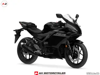 Yamaha YZF R3 Midnight Black