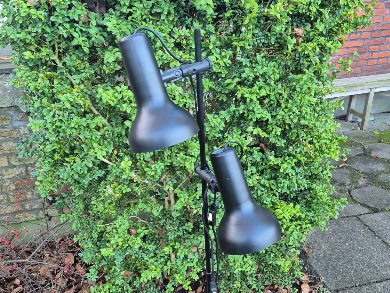Billede 1 - Kulsort vintage gulvlampe med to spot 