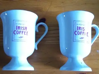 To irisk kaffe kopper pris for begge