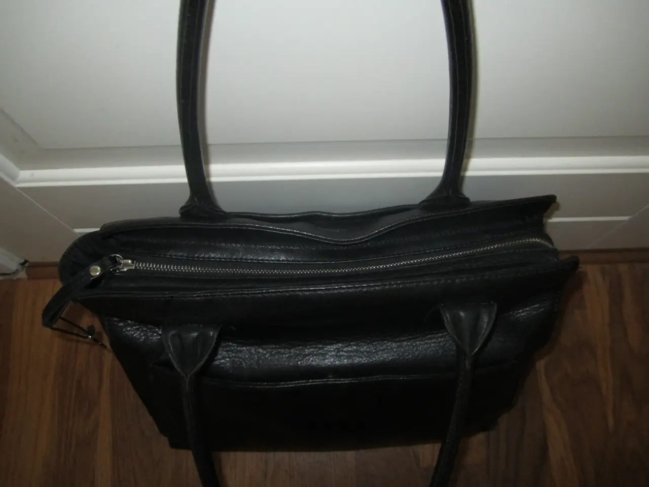 Billede 4 - BYD. BELSAC. Sort Skindtaske. 