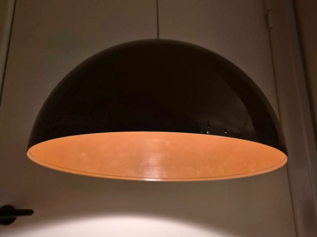 Billede 6 - Lækker chokoladebrun retrolampe i plast