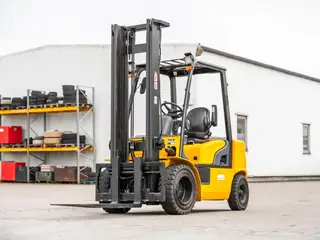 Hyundai 30D-7 diesel-gaffeltruck - 3000 kg, 4000 mm - brugt