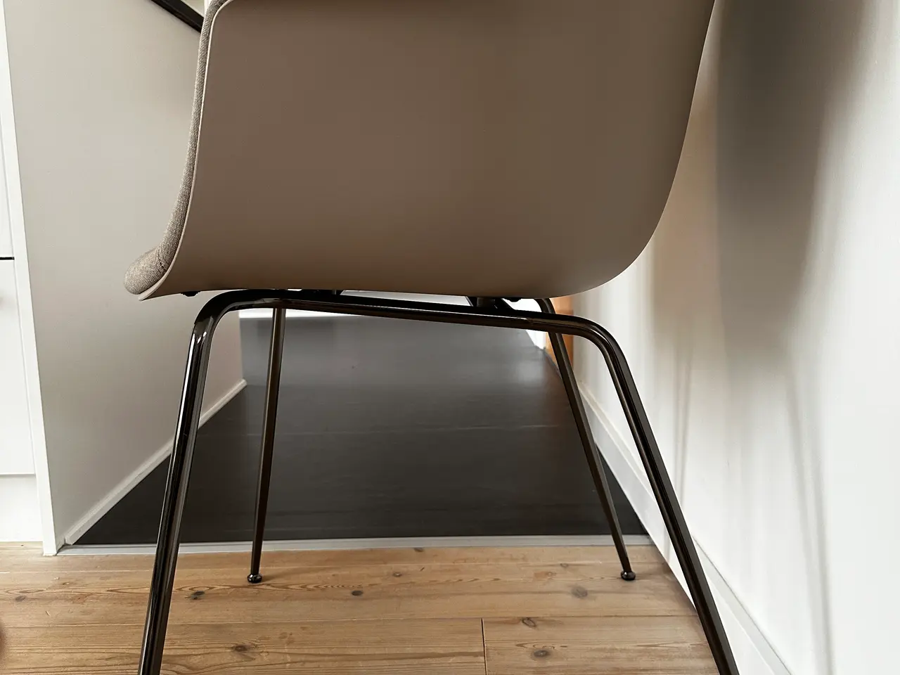 Billede 6 - 4xGubi Bat Dining Chairs