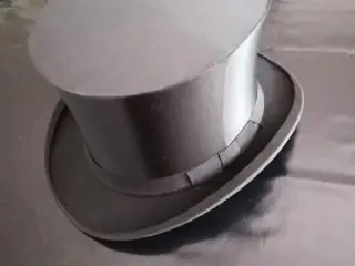 Hat, Axel Kaufmann, Sort