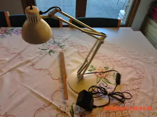 Hvid Comelit bordlampe