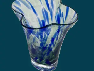 Vase i glas fra Renate Stock for Sea Glasbruk