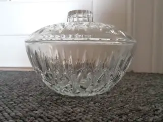 Glas skål med låg