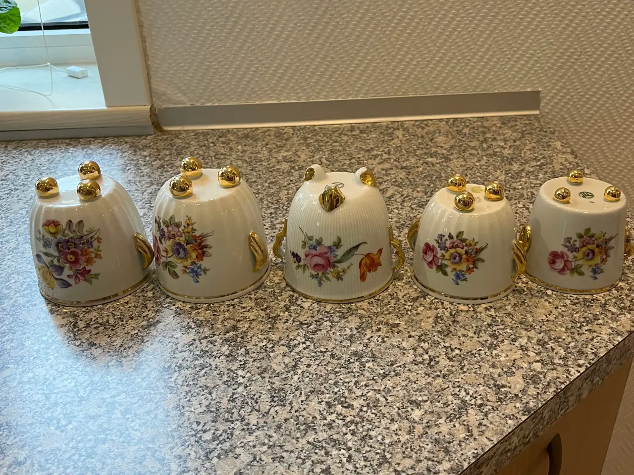 Billede 1 - Fine gamle urtepotter 150 kr stk