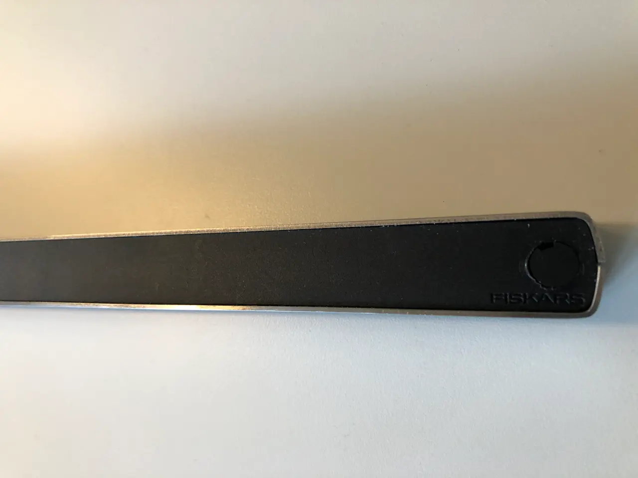 Billede 3 - Fiskars knivmagnet i sort og børstet stål
