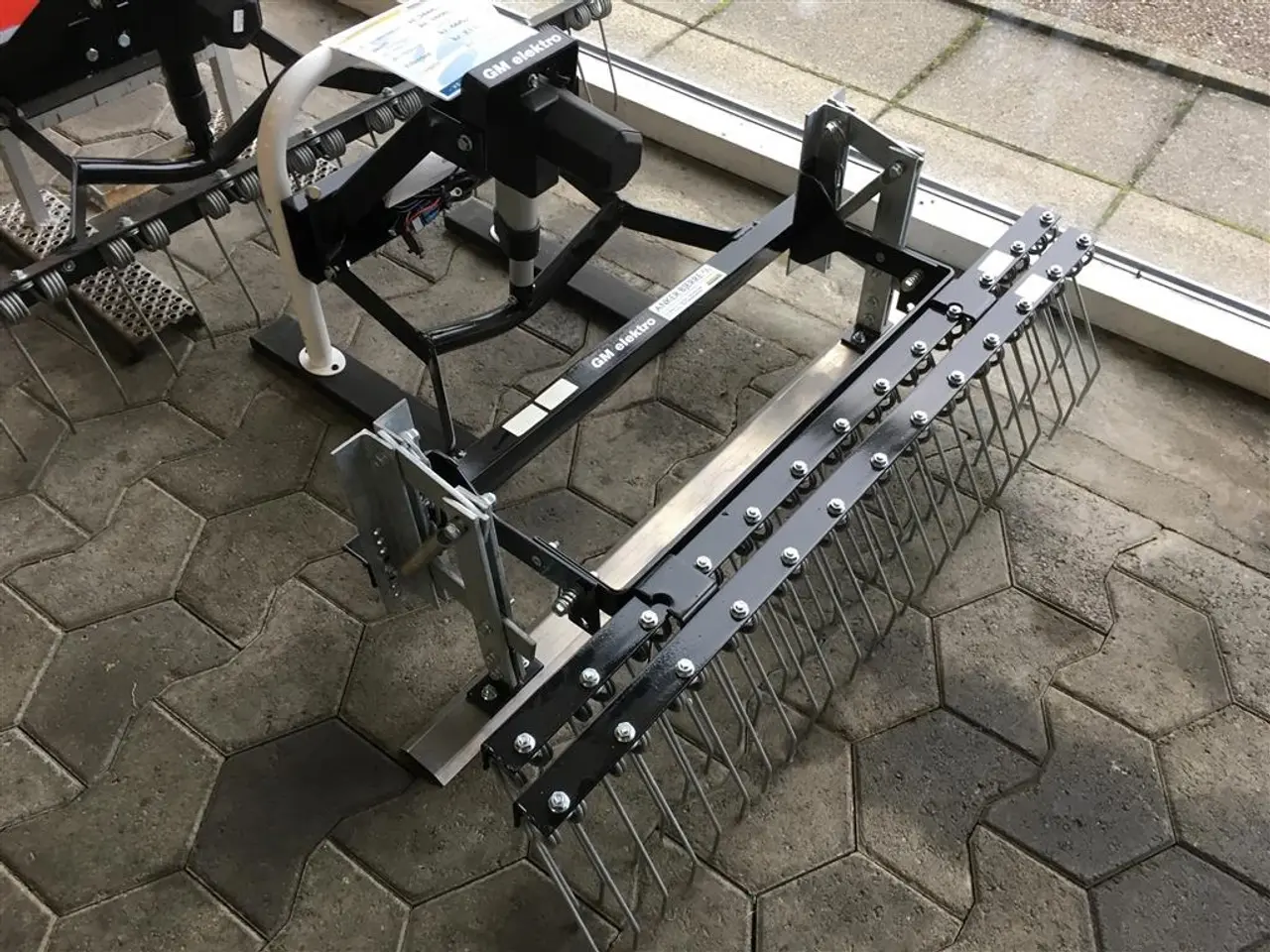 Billede 1 - - - - GM Elektro Kirkegårdsrive