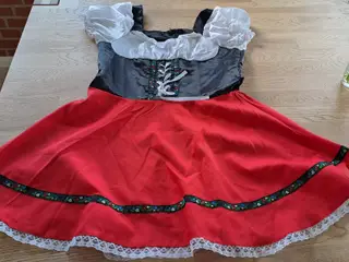 tyroler kjoler og bukser
