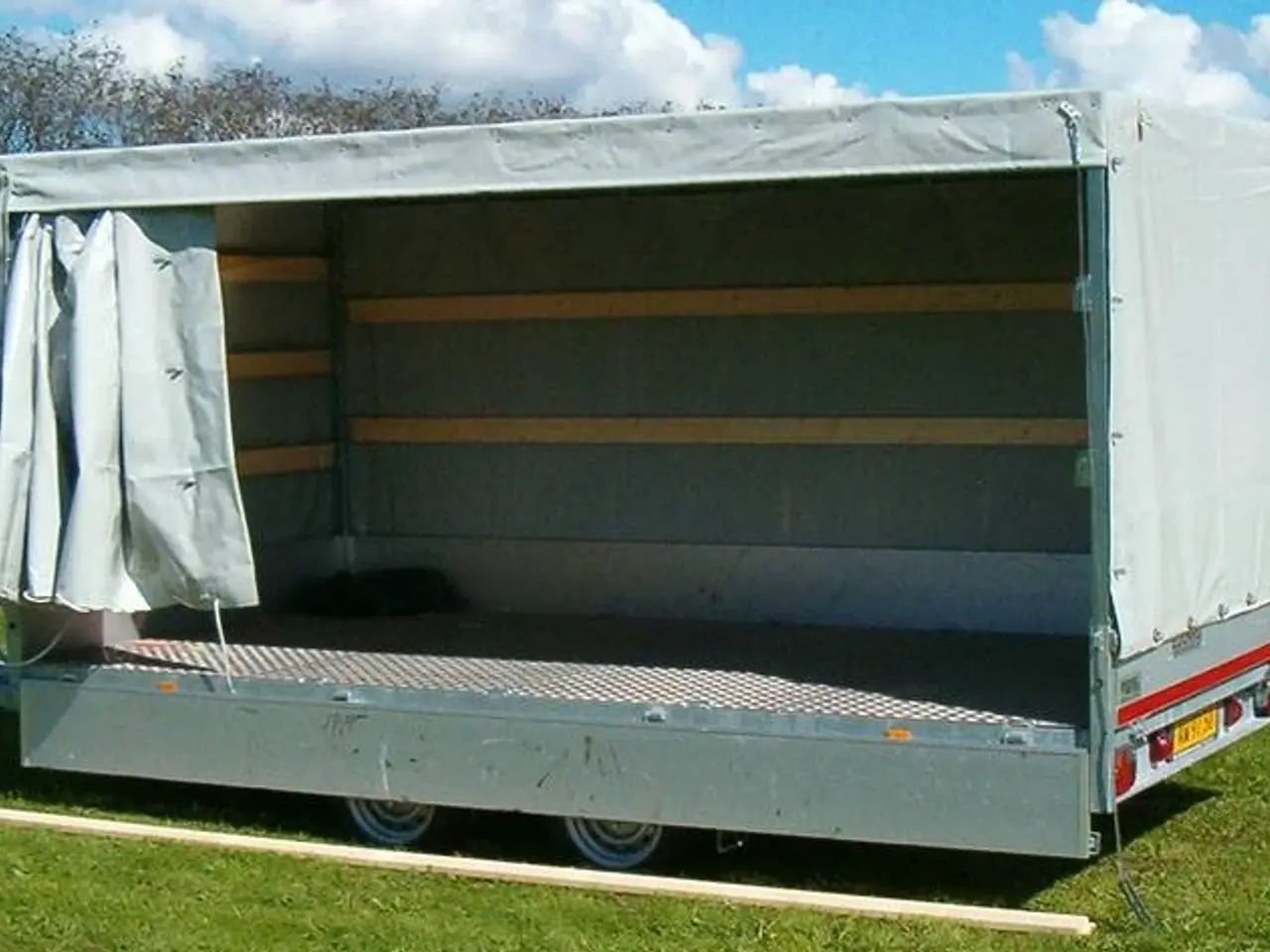 Billede 3 - Høj presenning m. gardinsider til Eduard 4018 trailer