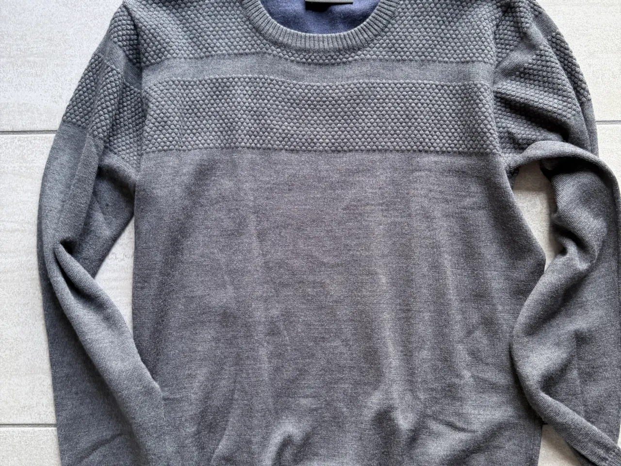 Billede 1 - Lindbergh sweater str L