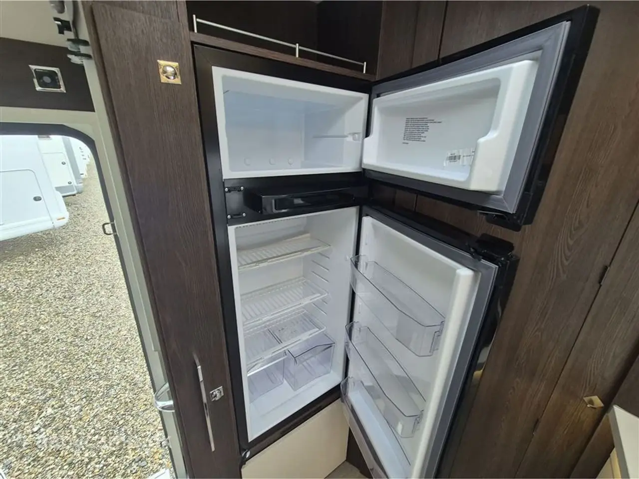 Billede 15 - 2022 - Benimar Tessoro T488 NK Pakke. Automatgear. solceller. markise. Lithium batteri. Inverter. indgangstrin. Undervognsbehandlet. støtteben bag. Webasto Dieselfyr.