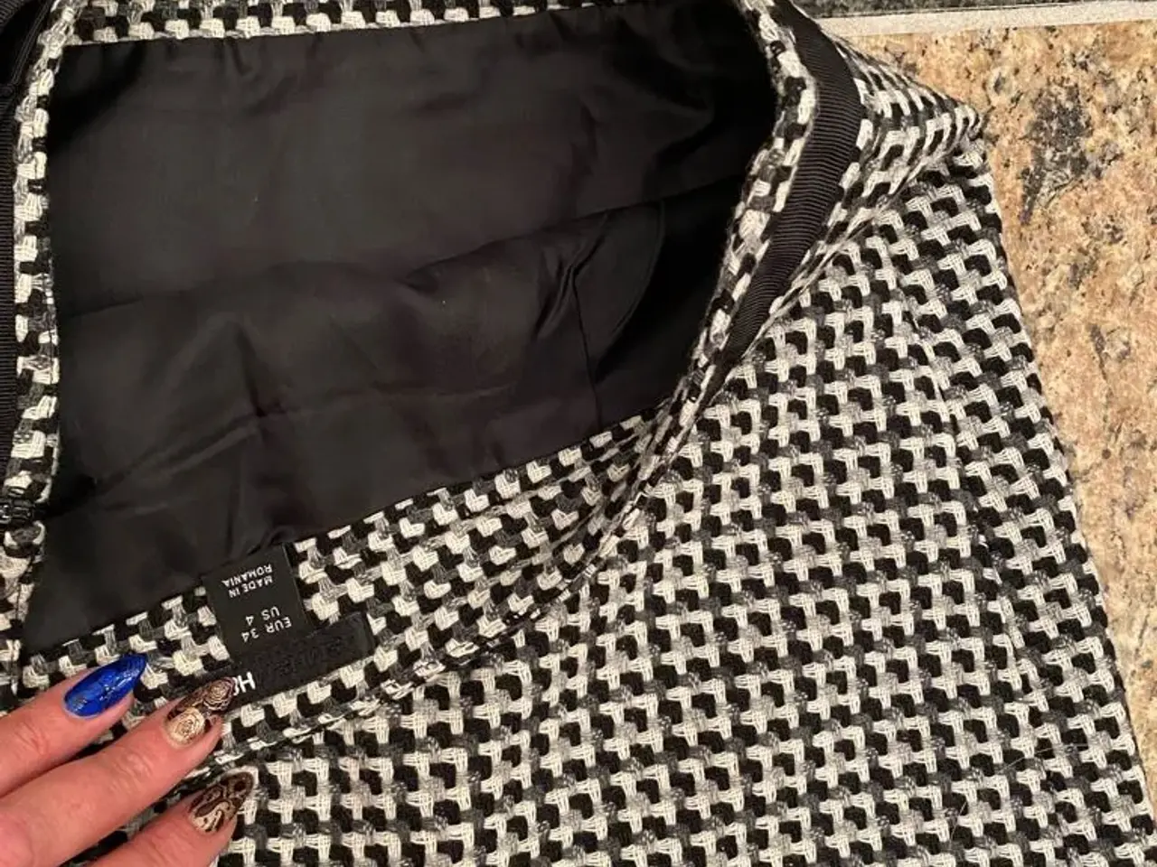 Billede 3 - Flot nederdel fra H&M str 34