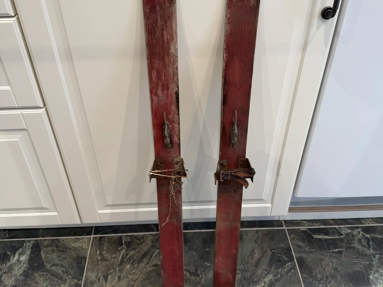 Billede 1 - Gamle antikke børne ski . Længde 82 cm