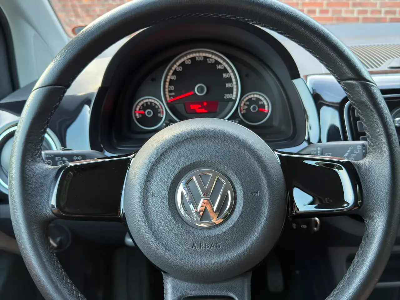 Billede 2 - VW up lav km 75 hk