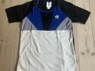 T-shirt fra Adidas