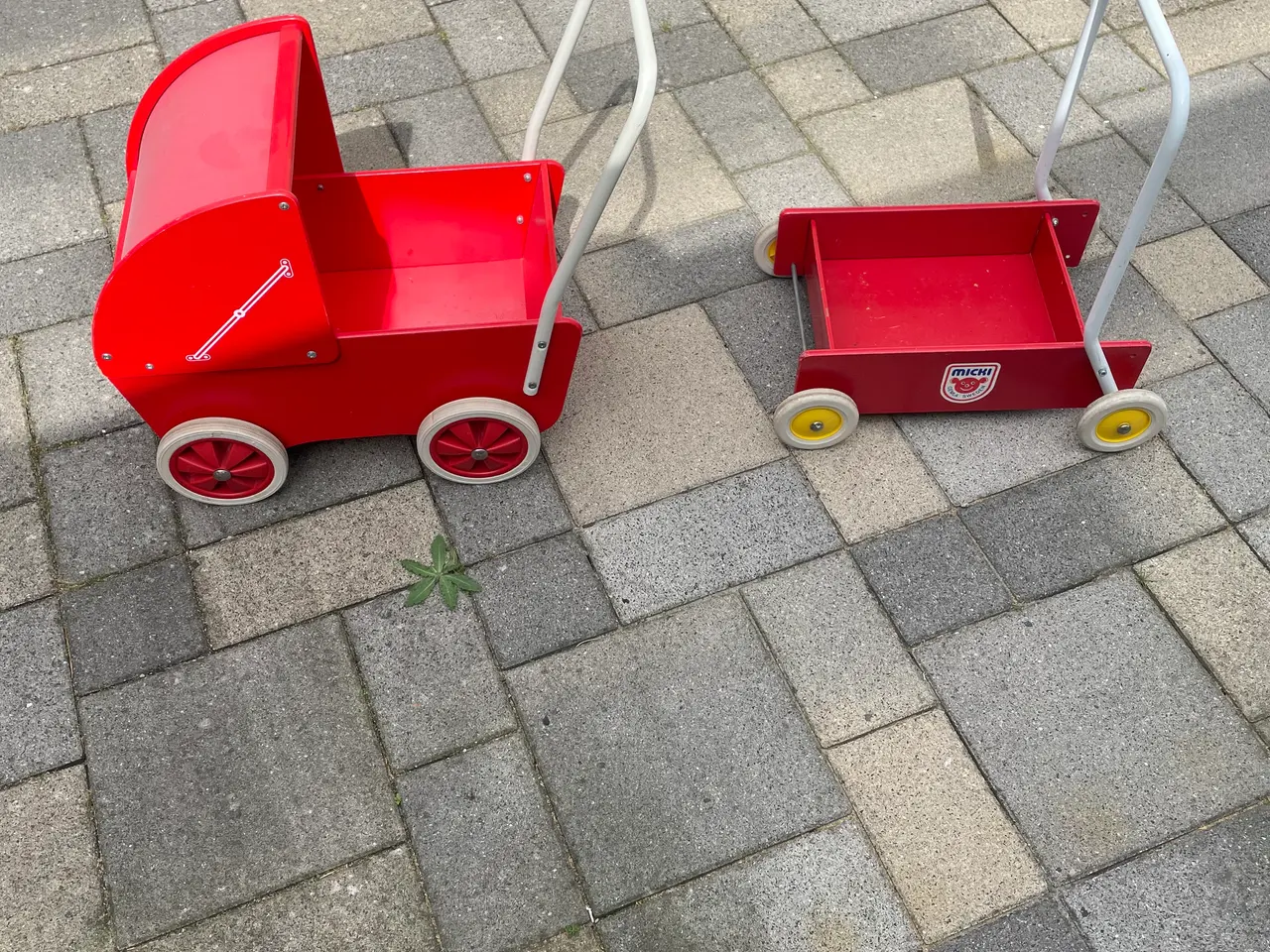 Billede 3 - Dukkevogn og gåvogn