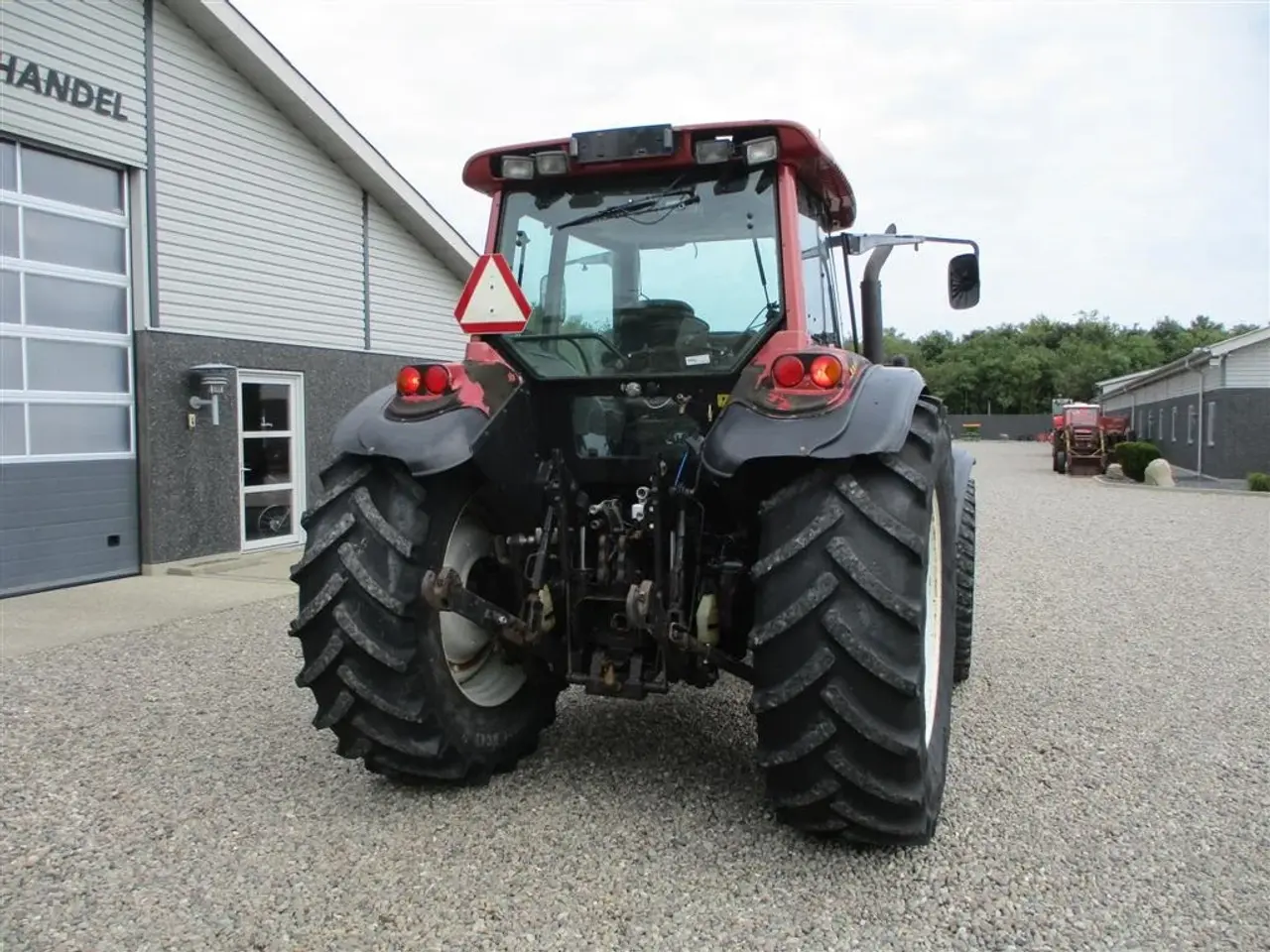 Billede 8 - Valtra T190 Med frontlift og affjedret foraksel