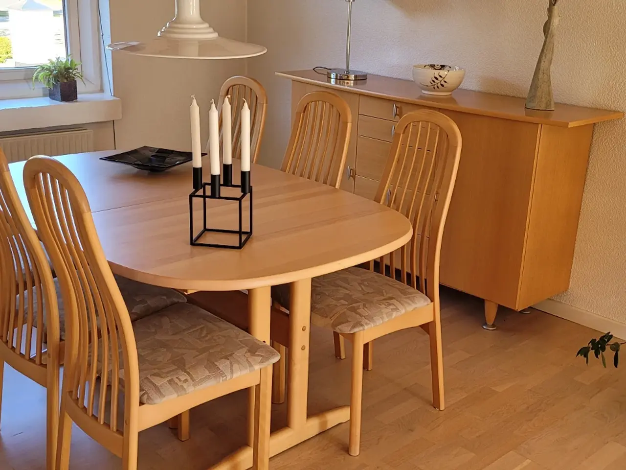 Billede 1 - Spisebord med 6 stole 