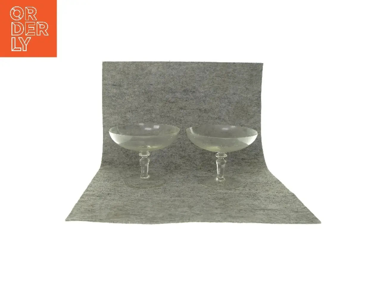 Billede 1 - Glasskål på fod (2 stk) (str. HØ: 11x15 cm)