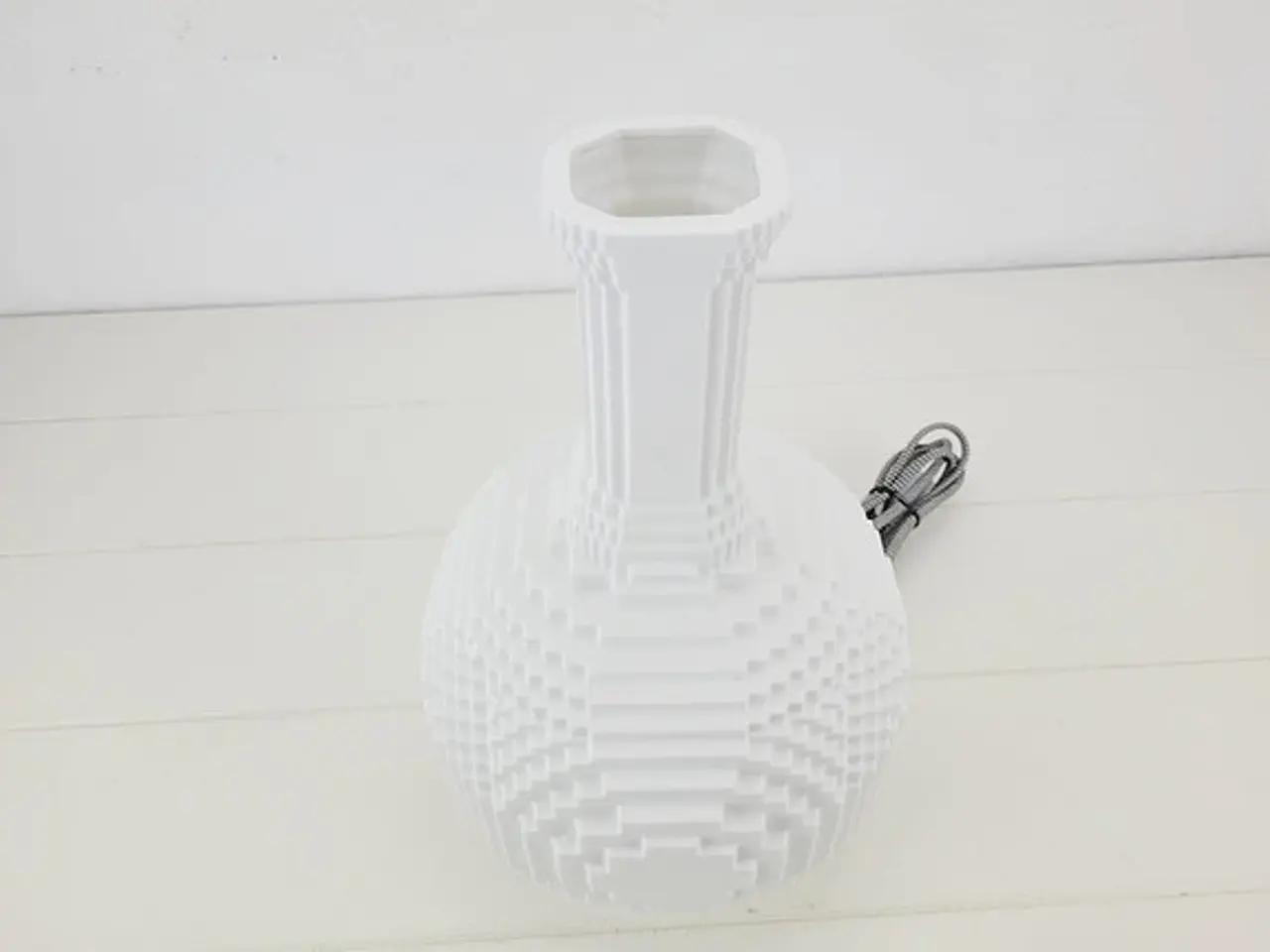 Billede 3 - Bordlampe i pixel med smukt lys