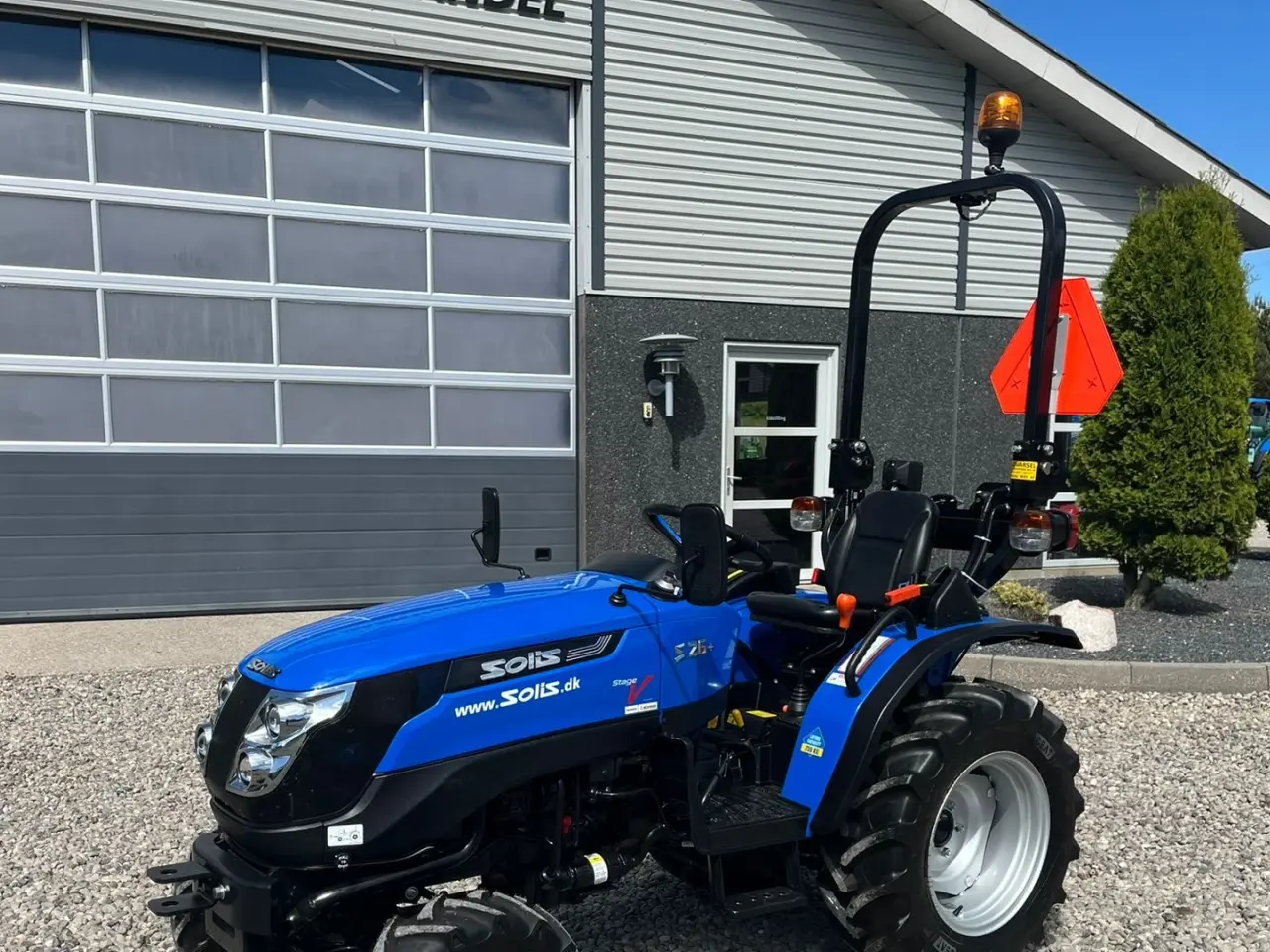 Billede 1 - Solis S26 6+2 Gearmaskine med Servostyring og brede traktorhjul