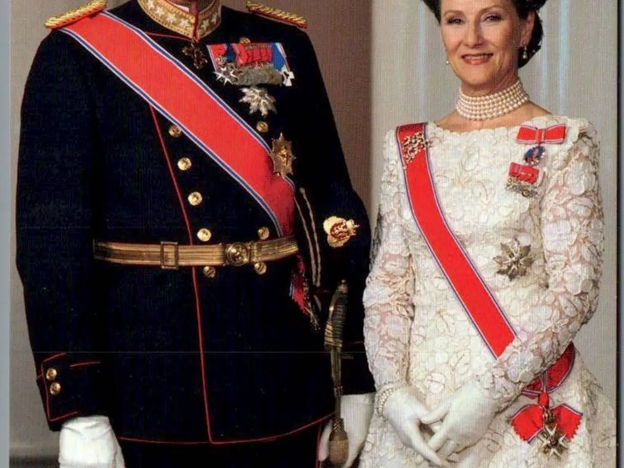 Billede 1 - Kong Harald og Dronning Sonja - Posten 1 - 12x17 cm.