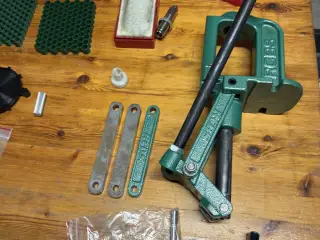 Sælges blandet genladningsudstyr, RCBS, Hornady, L