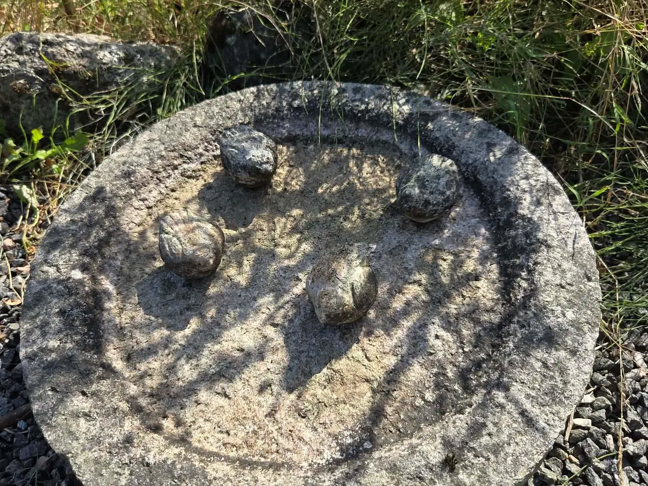 Billede 12 - Granit fuglebad med 4 små løse fugle