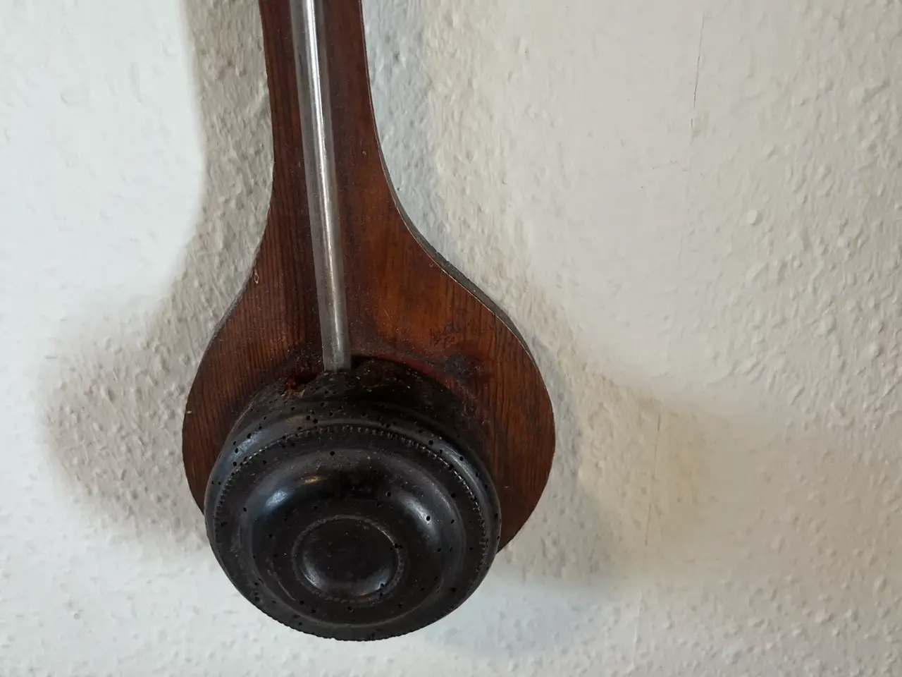 Billede 4 - Gammelt Tobakskab og barometer