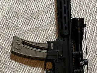 Smith And Wesson salonriffel Cal. 22 halvautomat.