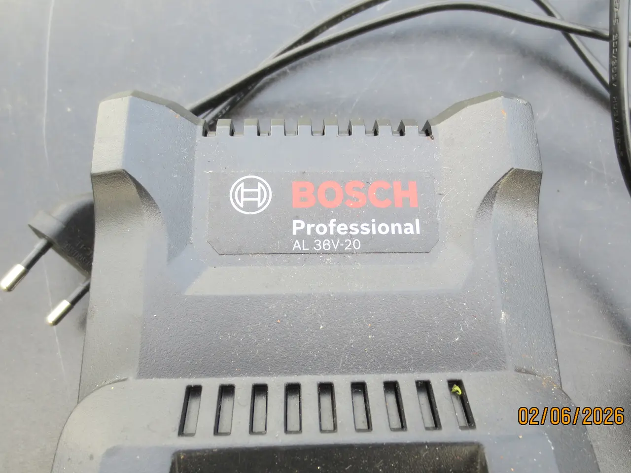 Billede 2 - 1 stk Bosch lader og 2 stk Bosch Batterier